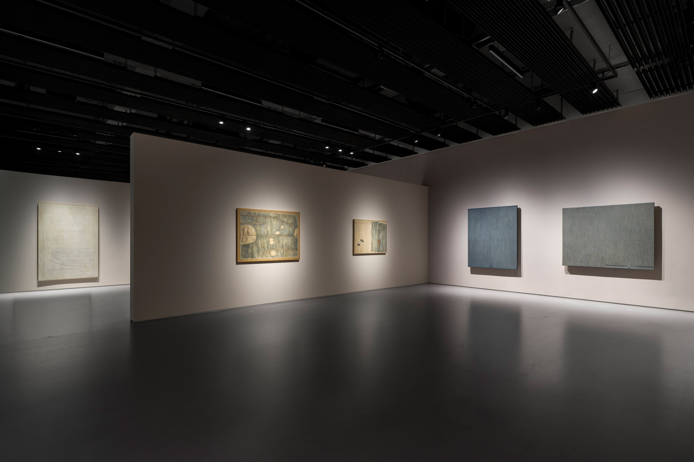 Park Seo-Bo & Huong-Dodinh 'Emptiness Fullness', Installation-View. Courtesy of PARKSEOBO-MUSEUM. Photo by Jeon-Byung-Cheol