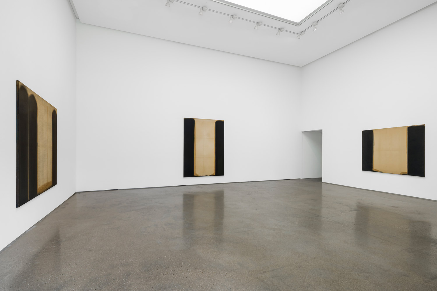Installation view of reimagine Yun Hyong-keun at PKM & PKM+. Courtesy of PKM Gallery