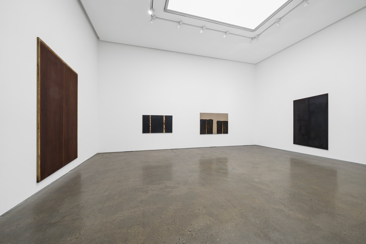 Installation view of reimagine Yun Hyong-keun at PKM & PKM+. Courtesy of PKM Gallery