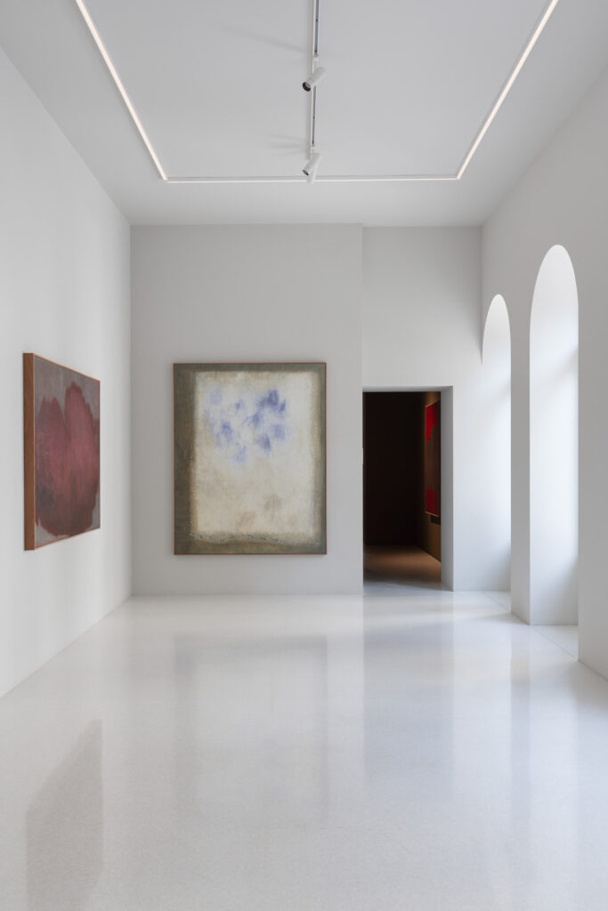 Installation View of 'Blues Rouge' by Nuria Maria at Cadogan Gallery Milan, 2026 © Photography by PietraStudio, Image Courtesy Cadogan Gallery