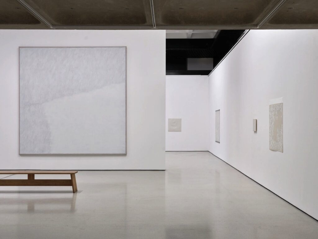 Robert Ryman: The Real Thing, Installation view, Barbican Art Gallery. © Thomas Adank / Barbican Centre / DACS, London